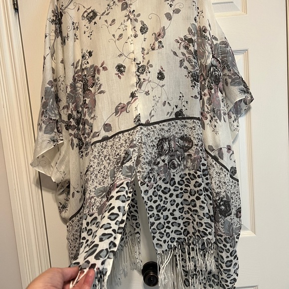 Ellemairco Kimono - Picture 4 of 5